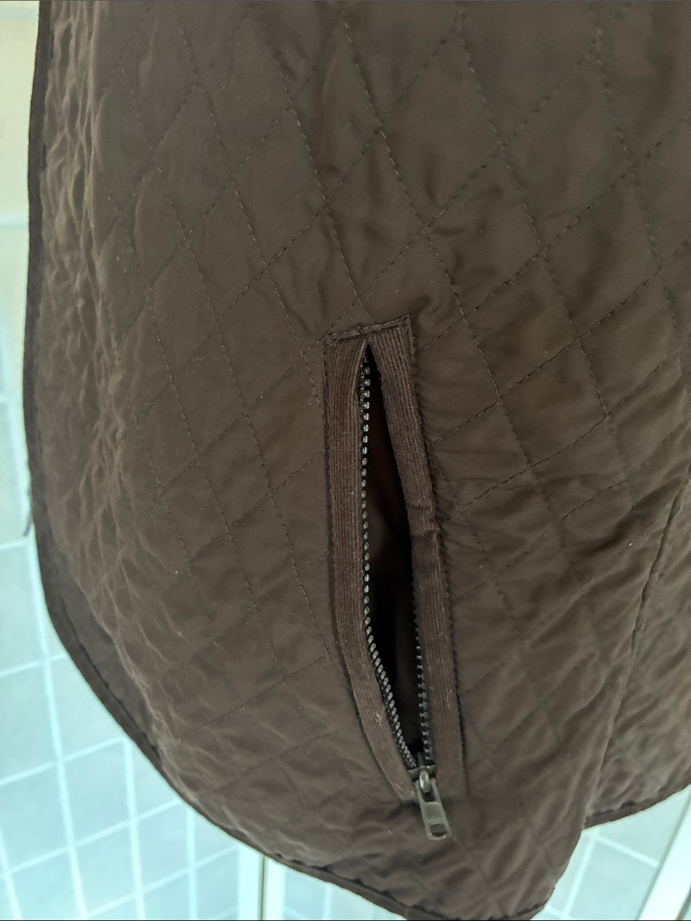 Talbots Lightweight Quilted Brown Vest w/ Pockets & Mandarin Collar, Like New, M - Picture 4 of 6